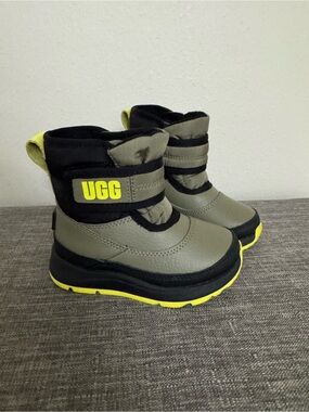UGG Snow Boots Toddler / Little Kids Size 7 Black gray Leather Nylon
